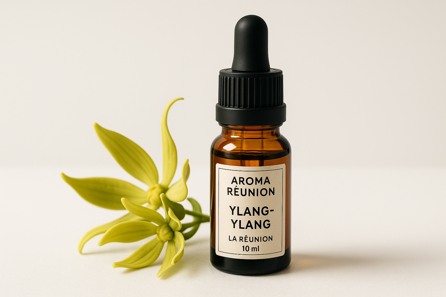 Huile essentielle ylang-ylang bio La Réunion flacon 10ml verre ambré compte-gouttes
